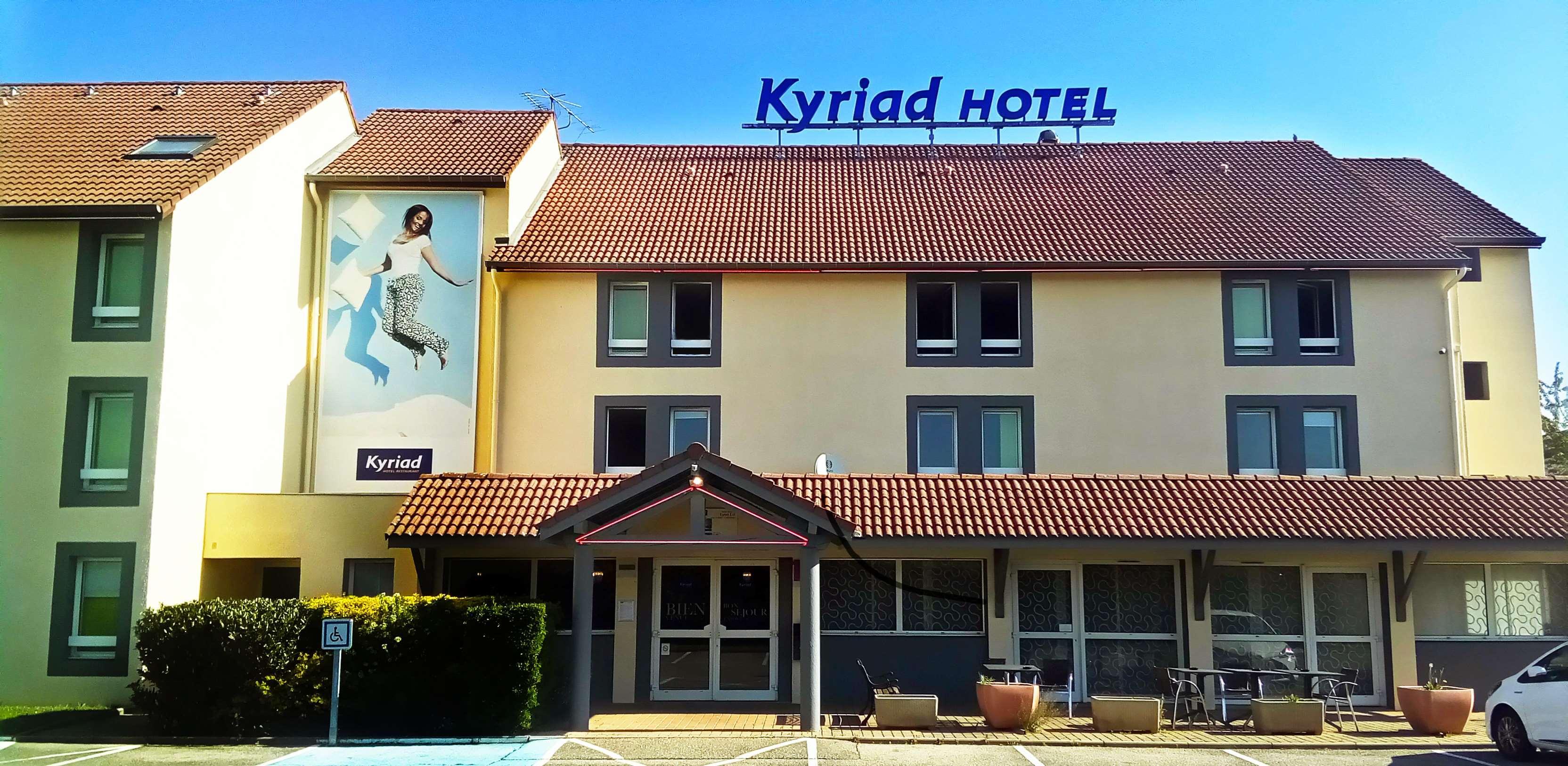 Kyriad Lyon Est - Saint Bonnet De Mure Экстерьер фото